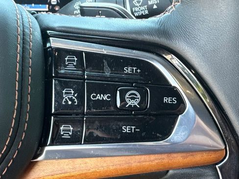 Used 2025 Jeep Grand Cherokee L Summit AWD/4WD image 28