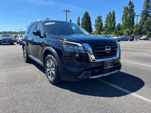 Used 2025 Nissan Pathfinder SL AWD/4WD image 8