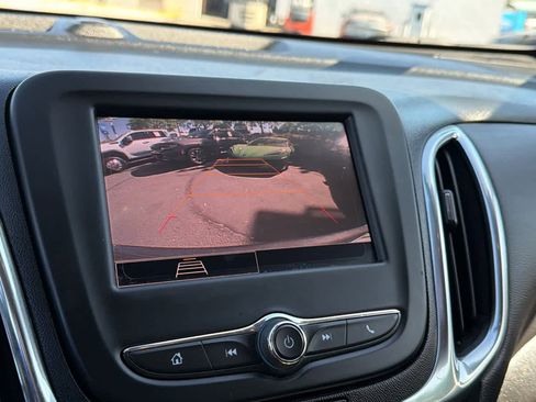 Used 2022 Chevrolet Equinox LT FWD image 16