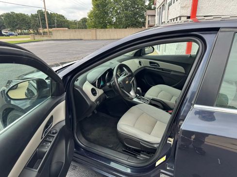 Used 2014 Chevrolet Cruze LT w/ Technology Package FWD image 12