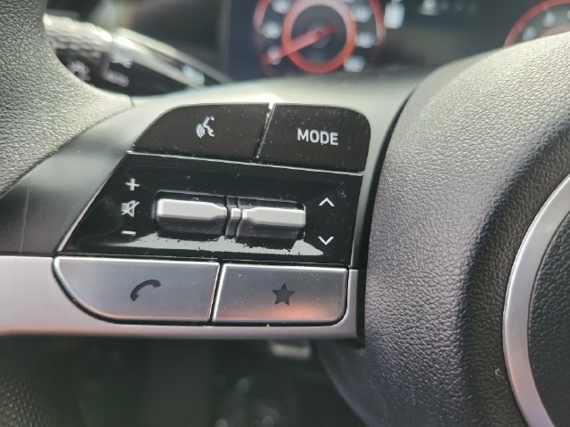 Used 2024 Hyundai Elantra SEL FWD image 6