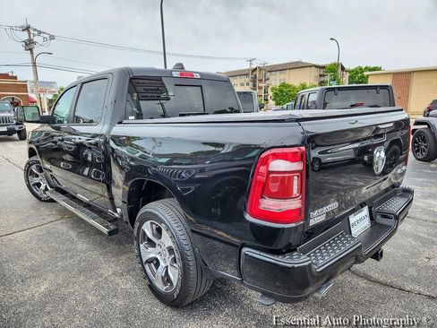 Used 2024 RAM 1500 Laramie AWD/4WD image 9