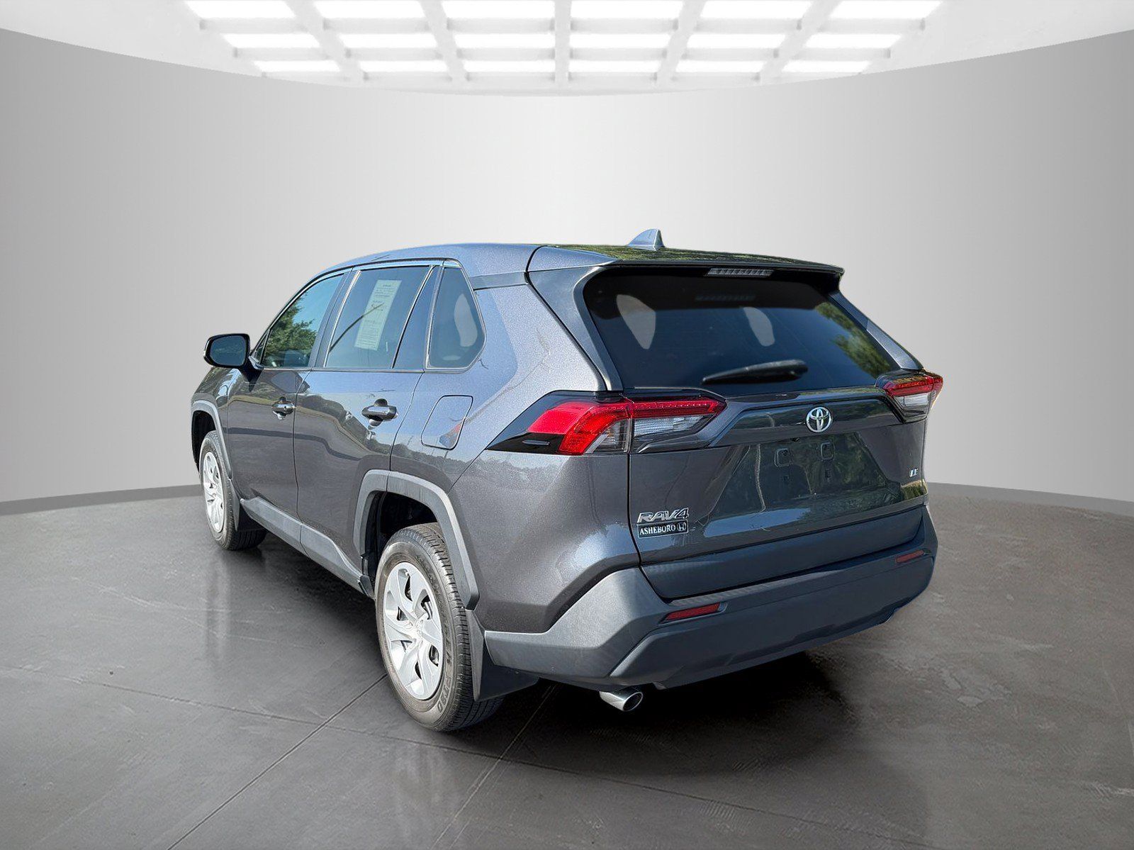 Used 2023 Toyota RAV4 LE FWD image 4