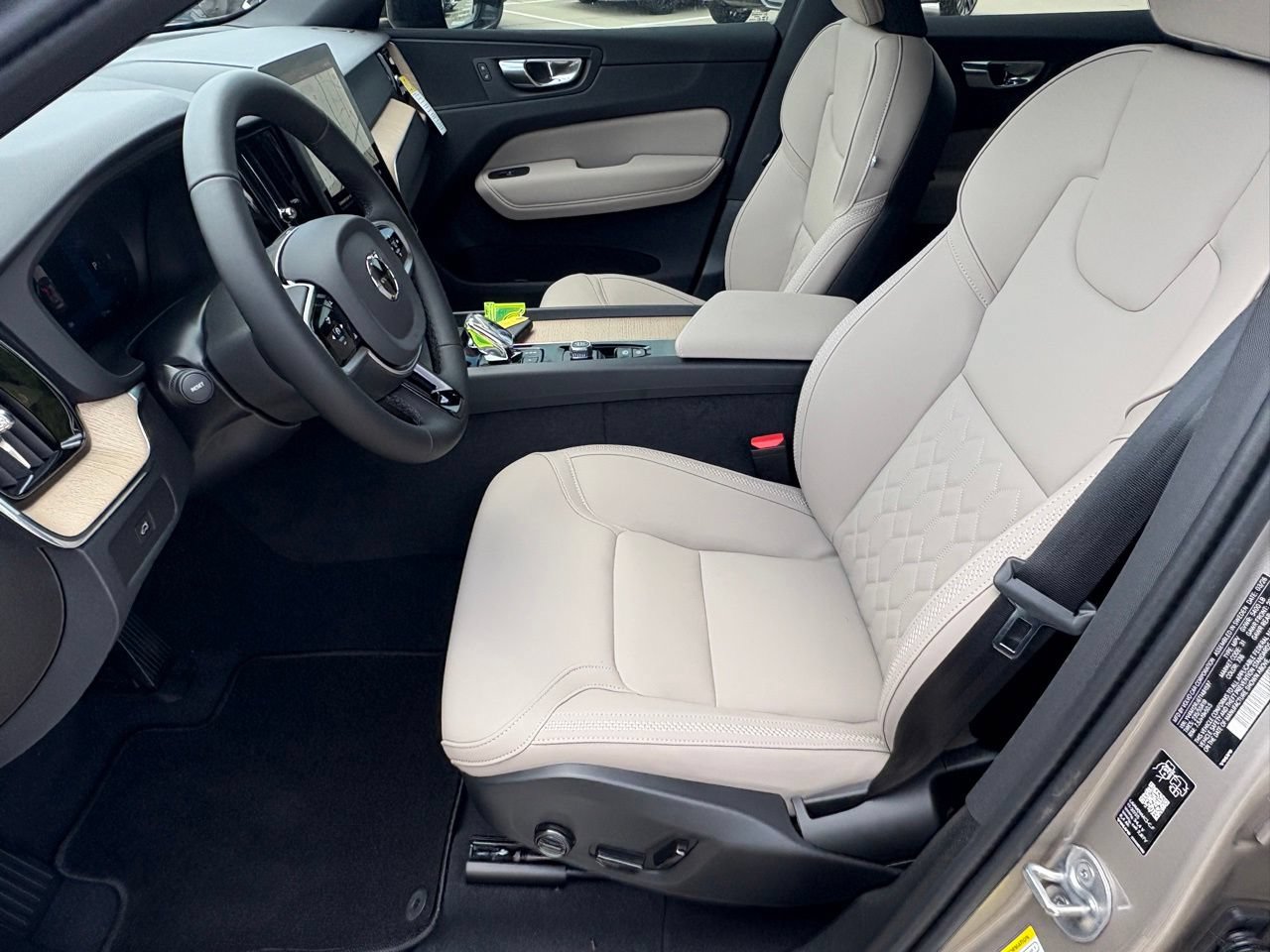 New 2026 Volvo XC60 B5 Core w/ Protection Package Premier AWD/4WD image 19