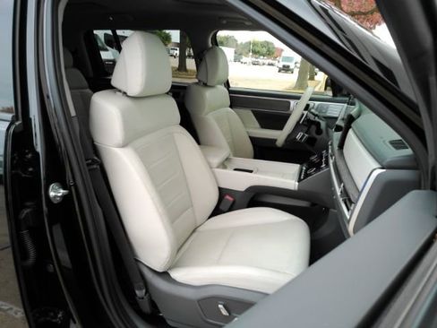 Used 2024 Hyundai Santa Fe Limited image 25