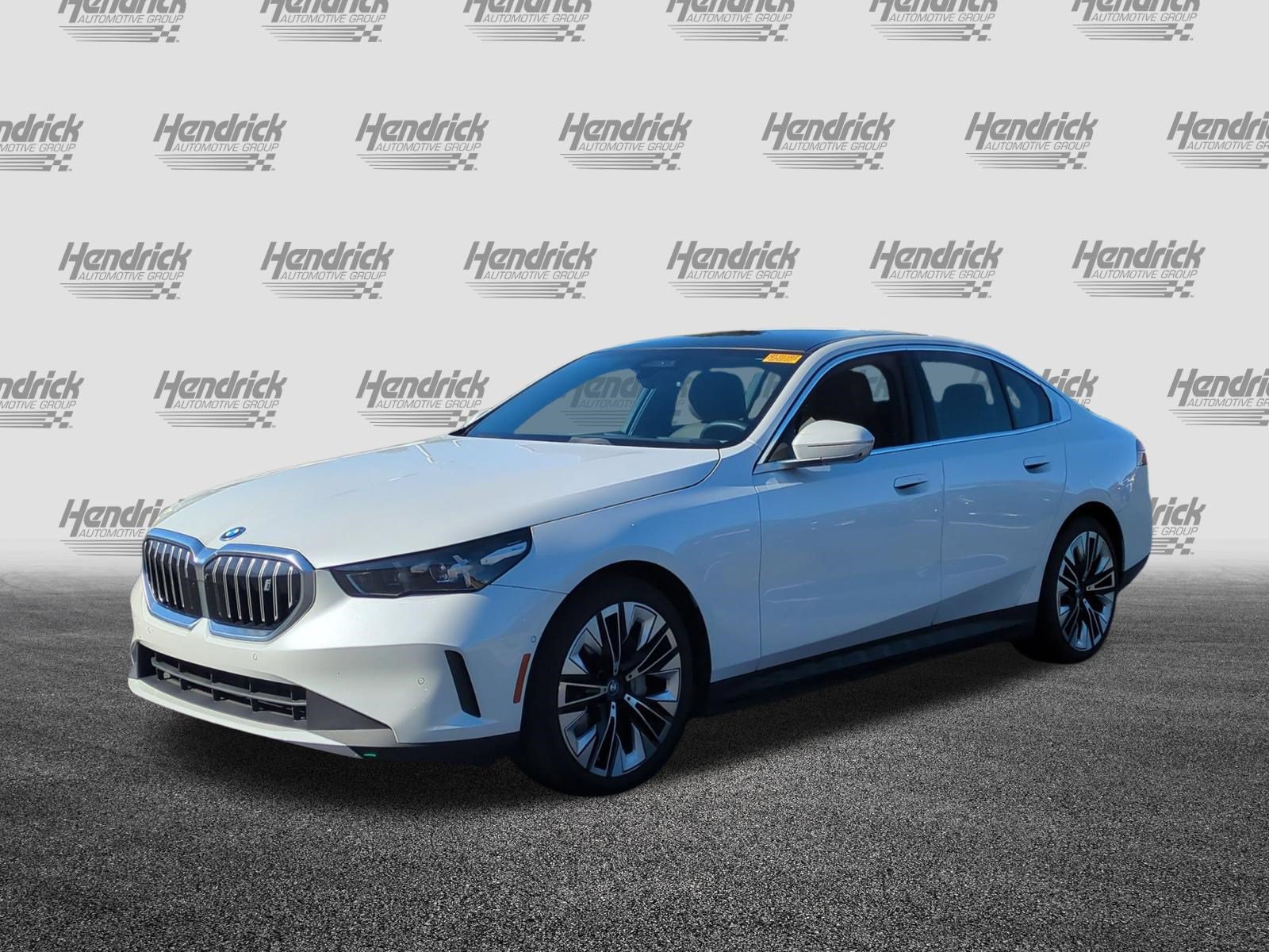 Used 2024 BMW i5 eDrive40i w/ Executive Package RWD image 5