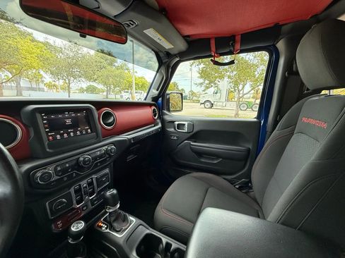 Used 2018 Jeep Wrangler Unlimited Rubicon w/ Cold Weather Group AWD/4WD image 8