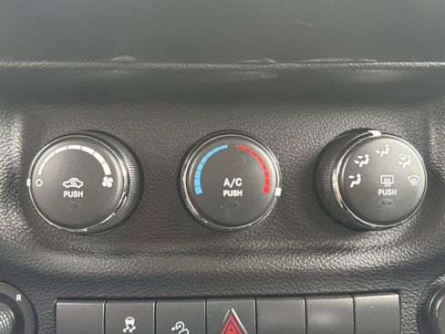 Used 2012 Jeep Wrangler Unlimited Sport AWD/4WD image 22