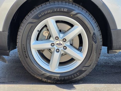 Used 2016 Ford Explorer XLT w/ Equipment Group 201A AWD/4WD image 9