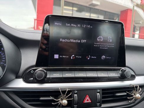 Used 2023 Kia Forte LXS w/ LXS Technology Package FWD image 4