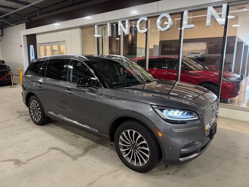 Used 2023 Lincoln Aviator Reserve w/ Elements Package Plus AWD/4WD image 4