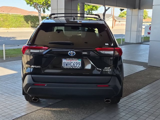Used 2021 Toyota RAV4 XLE AWD/4WD image 9
