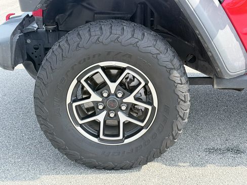 Used 2025 Jeep Wrangler Unlimited Rubicon AWD/4WD image 34