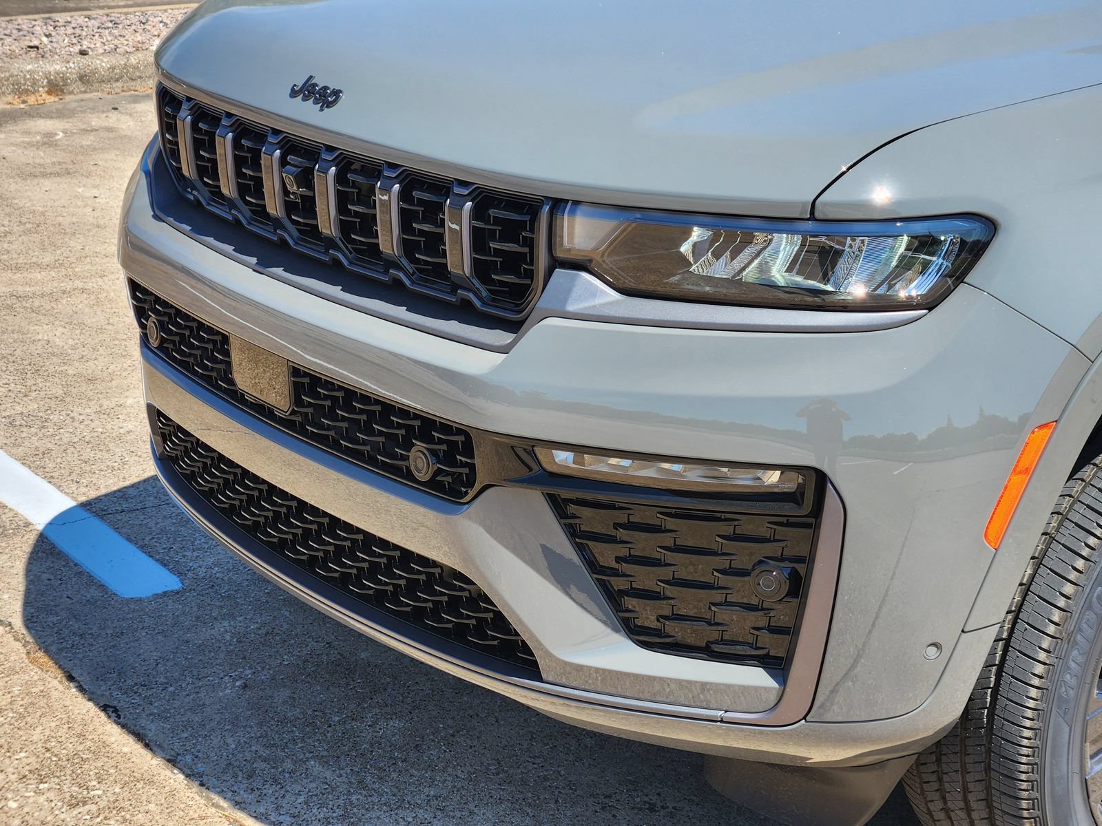 New 2027 Jeep Grand Cherokee Limited AWD/4WD image 11