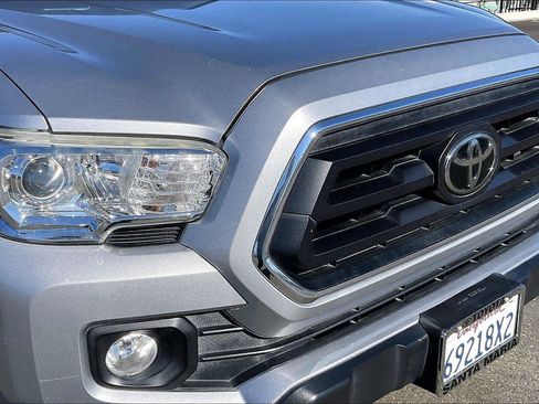 Certified 2020 Toyota Tacoma SR5 image 28