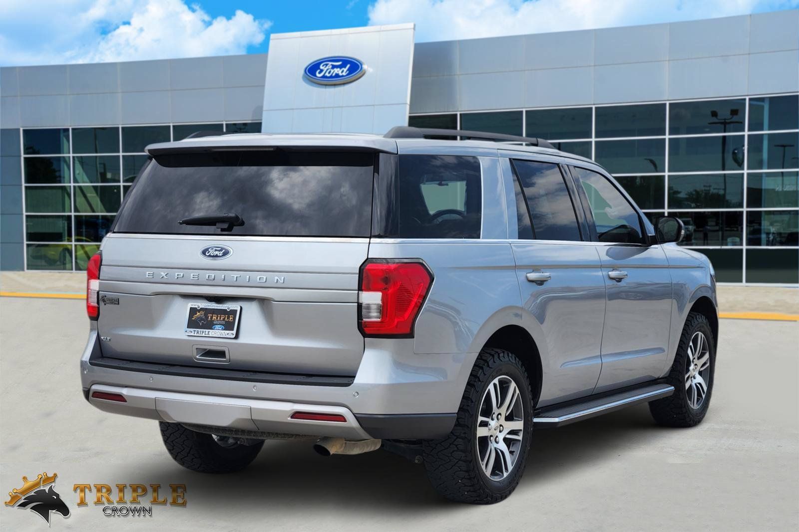 Used 2023 Ford Expedition XLT AWD/4WD image 4