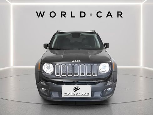 Used 2018 Jeep Renegade Latitude w/ Safety & Security Group AWD/4WD image 8