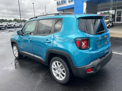 Used 2021 Jeep Renegade Latitude FWD image 4