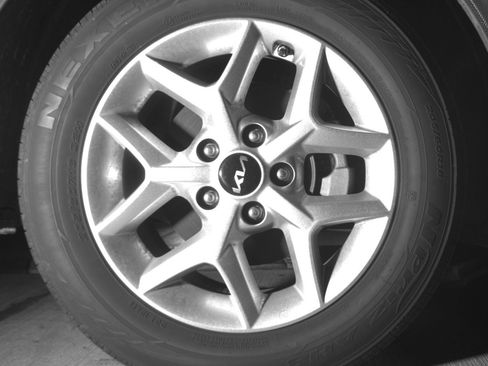 Used 2025 Kia Soul LX w/ LX Technology Package FWD image 13