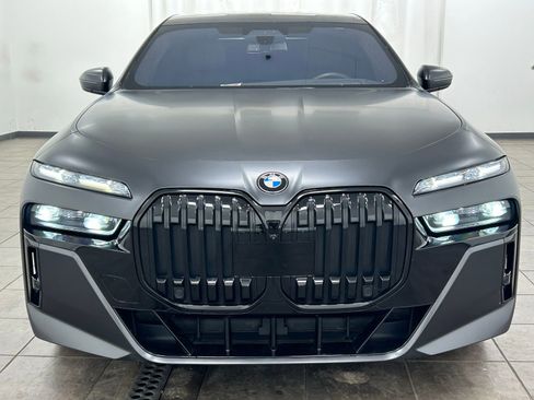 Used 2023 BMW 760i xDrive image 7