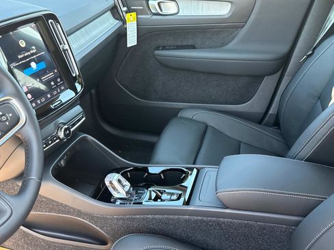 New 2026 Volvo XC40 B5 Ultra w/ Climate Package image 19