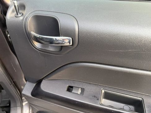 Used 2014 Jeep Patriot Sport w/ Power Value Group image 32