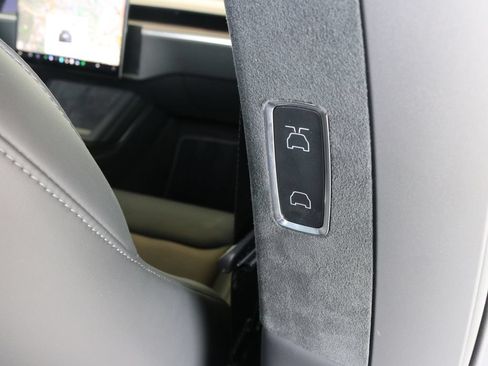 Used 2024 Tesla Model X AWD/4WD image 35