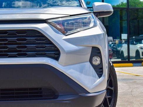 Used 2020 Toyota RAV4 XLE image 3