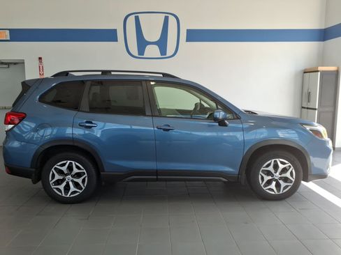 Used 2019 Subaru Forester Premium AWD/4WD image 4