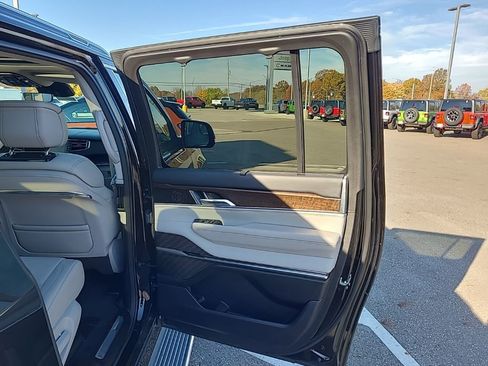 Used 2024 Jeep Grand Wagoneer L 4WD image 31