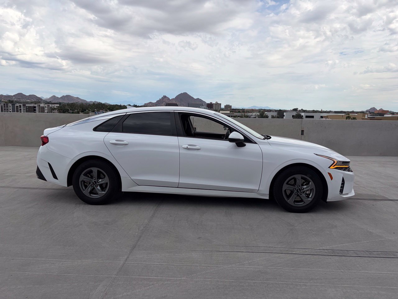 Used 2022 Kia K5 LXS FWD image 3
