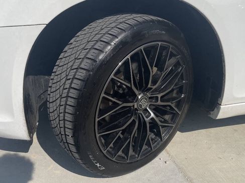 Used 2011 Chrysler 300 Limited RWD image 13