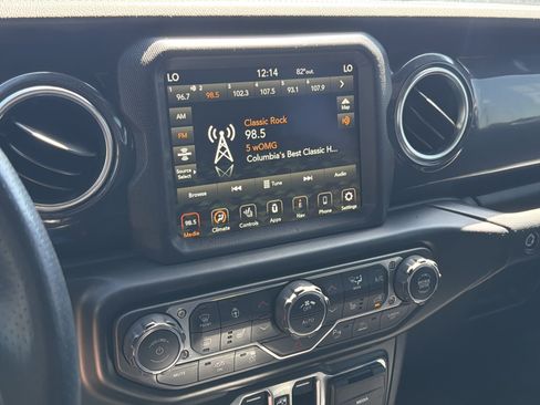 Used 2022 Jeep Wrangler Unlimited Rubicon w/ Xtreme Recon 35" Tire Package AWD/4WD image 25