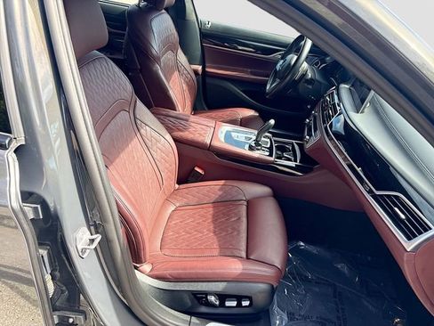 Used 2022 BMW 750i xDrive w/ Executive Package image 15