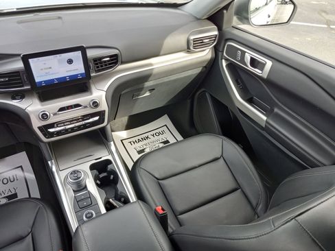 Used 2023 Ford Explorer XLT w/ Equipment Group 202A image 18