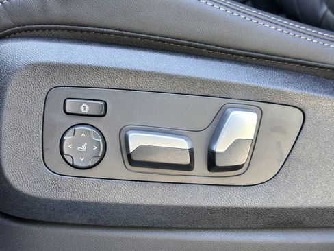 Used 2026 BMW X5 xDrive40i w/ M Sport Package AWD/4WD image 25
