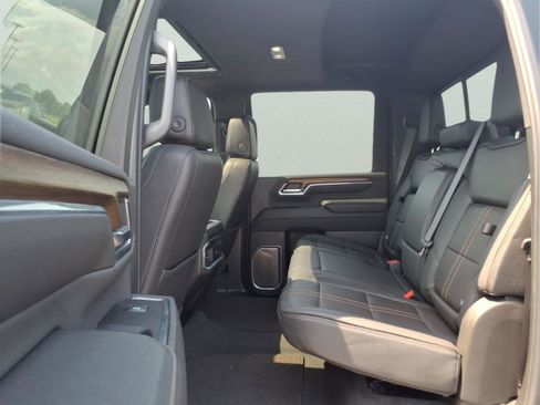 Used 2024 Chevrolet Silverado 2500 High Country w/ High Country Premium Package AWD/4WD image 12