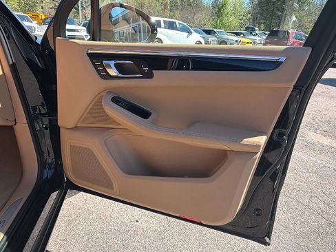 Used 2015 Porsche Macan S image 12