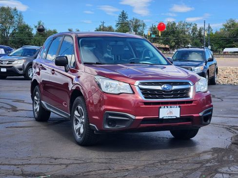Used 2017 Subaru Forester 2.5i AWD/4WD image 5