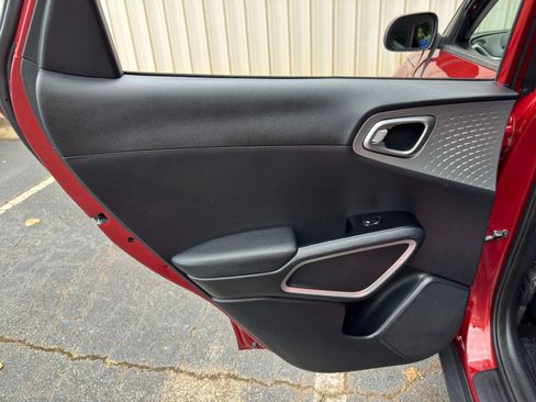 Used 2021 Kia Soul LX FWD image 34