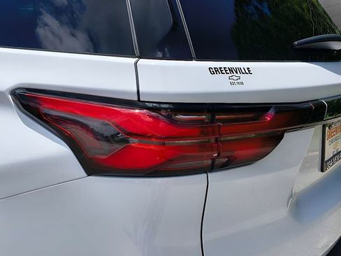 Used 2022 Chevrolet Traverse LS AWD/4WD image 27