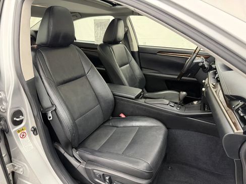 Used 2013 Lexus ES 350 w/ Luxury Pkg FWD image 25