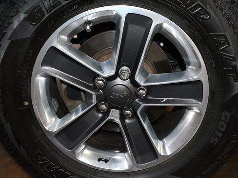 Used 2018 Jeep Wrangler Unlimited Sahara AWD/4WD image 67