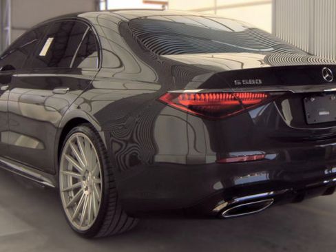 Used 2023 Mercedes-Benz S 580 4MATIC Sedan w/ AMG Line image 2