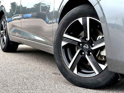 Used 2024 Nissan Sentra SV FWD image 2