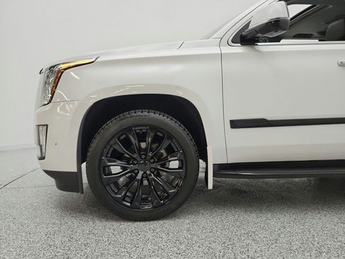 Used 2017 Cadillac Escalade Luxury RWD image 30