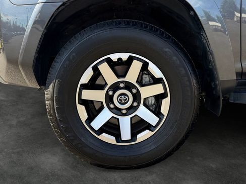 Used 2023 Toyota 4Runner TRD Off-Road Premium w/ Moonroof Package AWD/4WD image 5