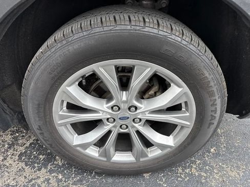 Used 2020 Ford Explorer XLT w/ Equipment Group 202A AWD/4WD image 3