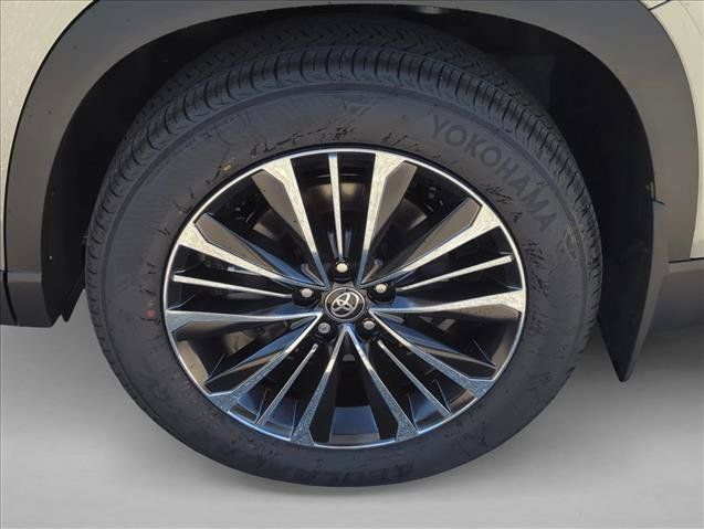 New 2026 Toyota Grand Highlander AWD Hybrid image 9