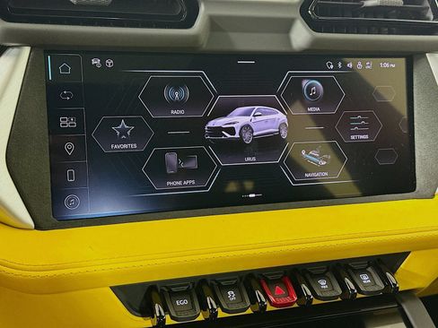 Used 2025 Lamborghini Urus SE AWD/4WD image 19